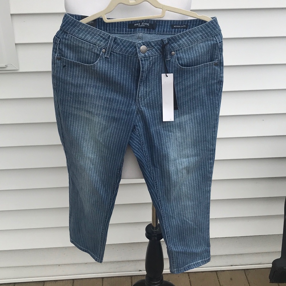 Max mid rise jean striped  capris . New with tags
